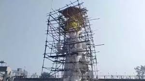 उत्तर प्रदेश के Sambhal जिले के चंदौसी इलाके में उत्तर भारत की सबसे बड़ी श्री राम प्रतिमा का निर्माण करवाया जा रहा है. इस प्रतिमा का उद्घाटन मुख्यमंत्री योगी आदित्यनाथ के हाथों होगा.